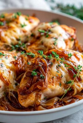 Cremige French Onion Hähnchenpfanne mit geschmolzenem Gruyère
