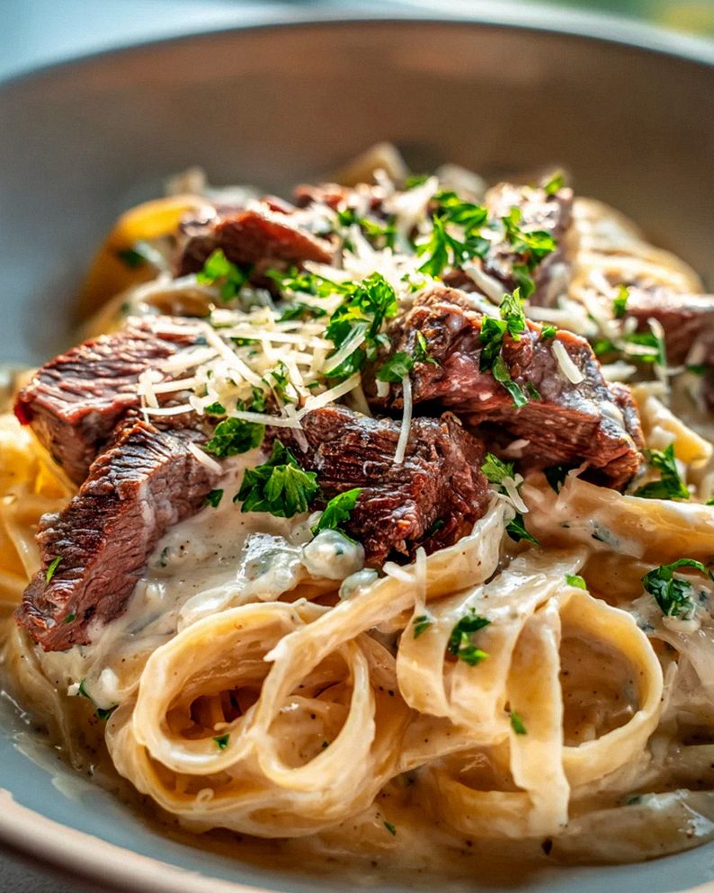 Pikantes Steak Gorgonzola Alfredo mit Cremiger Parmesan Soße – Schritt 1