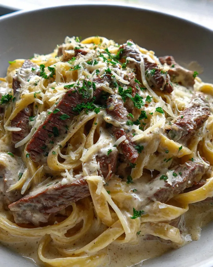 Pikantes Steak Gorgonzola Alfredo mit Cremiger Parmesan Soße – Schritt 2