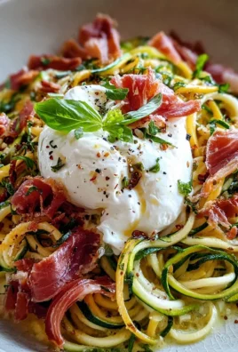 Zucchini Carbonara mit knusprigem Putenschinken und Burrata